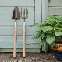 Load image into Gallery viewer, Kent & Stowe Carbon Steel Border Hand Trowel
