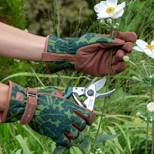 Load image into Gallery viewer, Burgon & Ball Love The Glove Oak Leaf - Moss - S/M