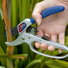 Load image into Gallery viewer, Spear & Jackson Ratchet action Anvil Secateurs