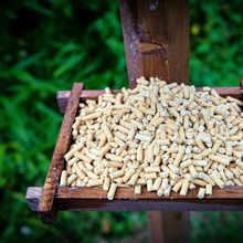 Load image into Gallery viewer, Copdock Mill Suet Pellets Insect & Seed Tub 3kg