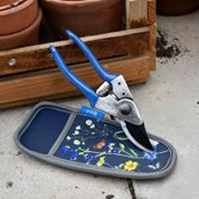 Load image into Gallery viewer, Burgon & Ball British Meadow Pocket Pruner & Holster