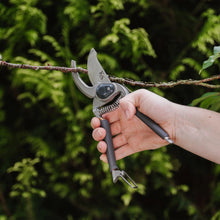 Load image into Gallery viewer, Kent & Stowe Traditional All Purpose Secateurs