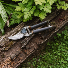 Load image into Gallery viewer, Kent &amp; Stowe Traditional All Purpose Secateurs
