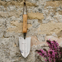 Load image into Gallery viewer, Kent &amp; Stowe The Capability Trowel
