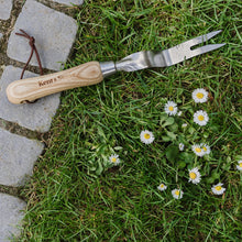 Load image into Gallery viewer, Kent &amp; Stowe Stainless Steel Hand Daisy Grubber

