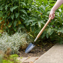 Load image into Gallery viewer, Kent &amp; Stowe Carbon Steel Border Hand Trowel
