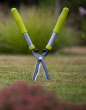 Load image into Gallery viewer, Spear &amp; Jackson Bypass Secateurs + Hand Shears Set in Green

