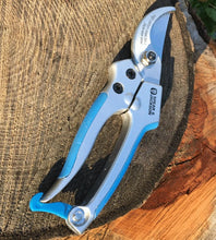 Load image into Gallery viewer, Spear &amp; Jackson Bypass Secateurs in Blue
