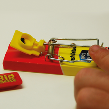 Load image into Gallery viewer, The Big Cheese Fresh Baited Mouse Trap - Twinpack
