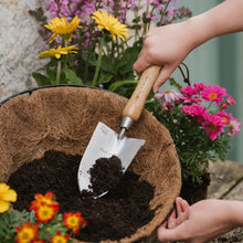 Load image into Gallery viewer, Kent &amp; Stowe The Capability Trowel
