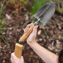 Load image into Gallery viewer, Kent &amp; Stowe The Capability Trowel
