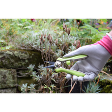 Load image into Gallery viewer, Spear &amp; Jackson Green Garden Snips
