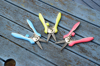 Load image into Gallery viewer, Spear &amp; Jackson Green Garden Snips
