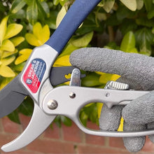 Load image into Gallery viewer, Spear &amp; Jackson Ratchet action Anvil Secateurs

