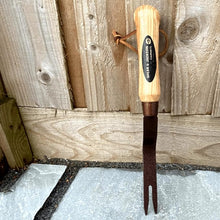 Load image into Gallery viewer, Spear &amp; Jackson Hand Weeder
