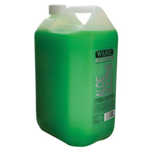 Load image into Gallery viewer, Wahl Aloe Soothe Showman Shampoo For Horses
